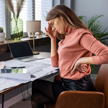 Kramper av att arbeta på ett kontor