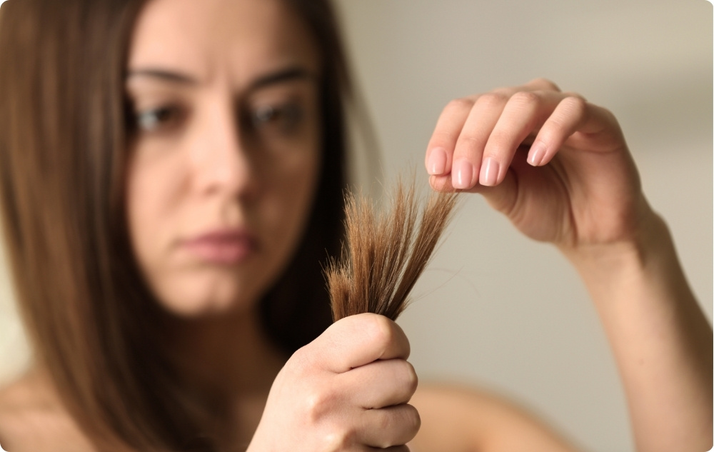 Som nattvård för torra och kluvna hårtoppar